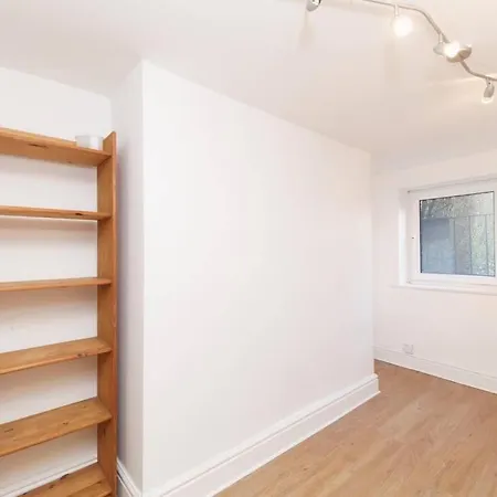 Stunning Spacious - Sleeps 6 Apartman