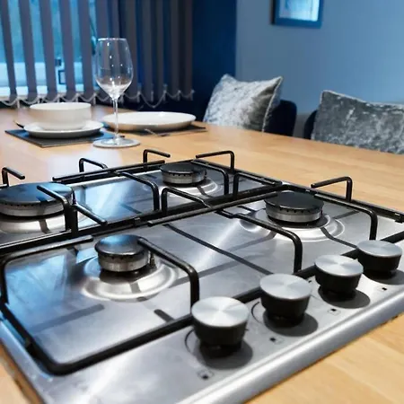 Stunning Spacious - Sleeps 6 *